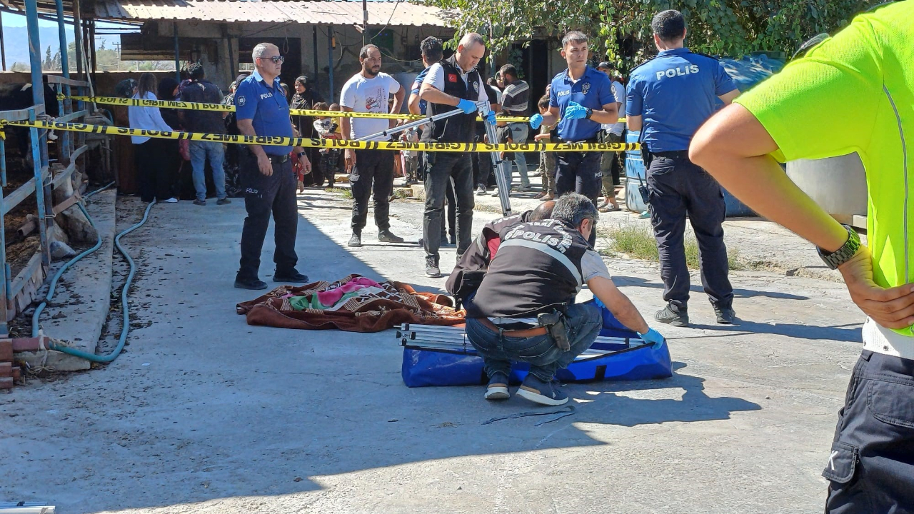 Süt toplama kamyonunun altında kalan çocuk öldü