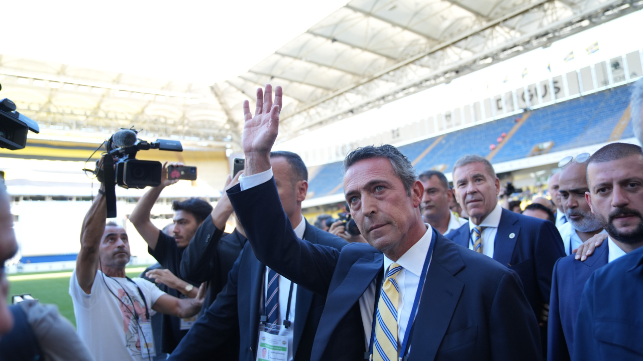 Ali Koç’tan Fenerbahçe Kongresinde veda mesajı: “Bir Nefer Olarak Fenerbahçe’nin emrinde olacağım