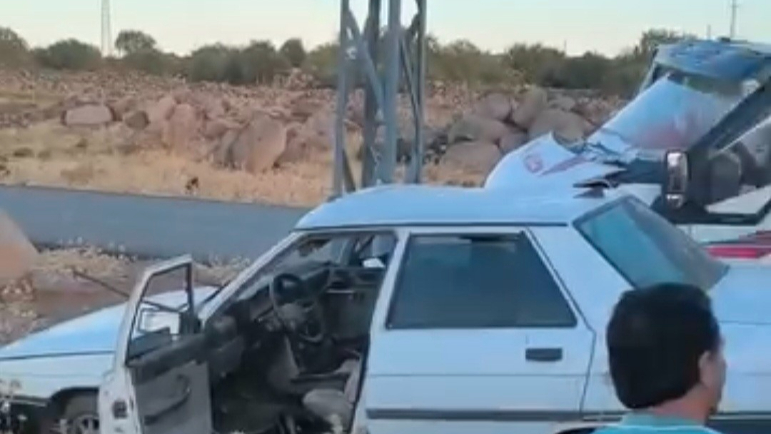 Şanlıurfa Siverek’te otomobil ile kamyonet çarpıştı: 2 Yaralı