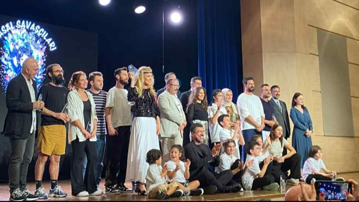 İlelebet Beşiktaşlılar Derneğinden anlamlı tiyatro oyunu