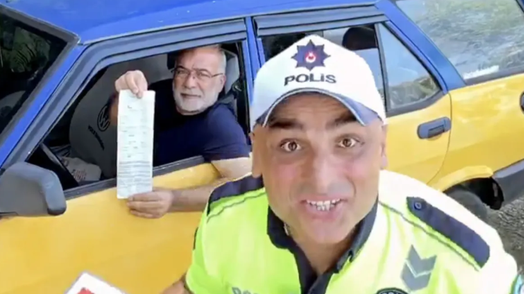 Mizahi paylaşımlar yapan polis memuru sosyal medyadan görevden uzaklaştırıldı