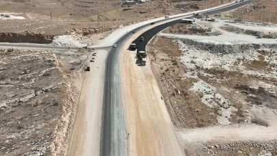 Kadıkendi Mahallesi’nde 8728 ve 8729. caddeler 40 metreye çıkarılıyor