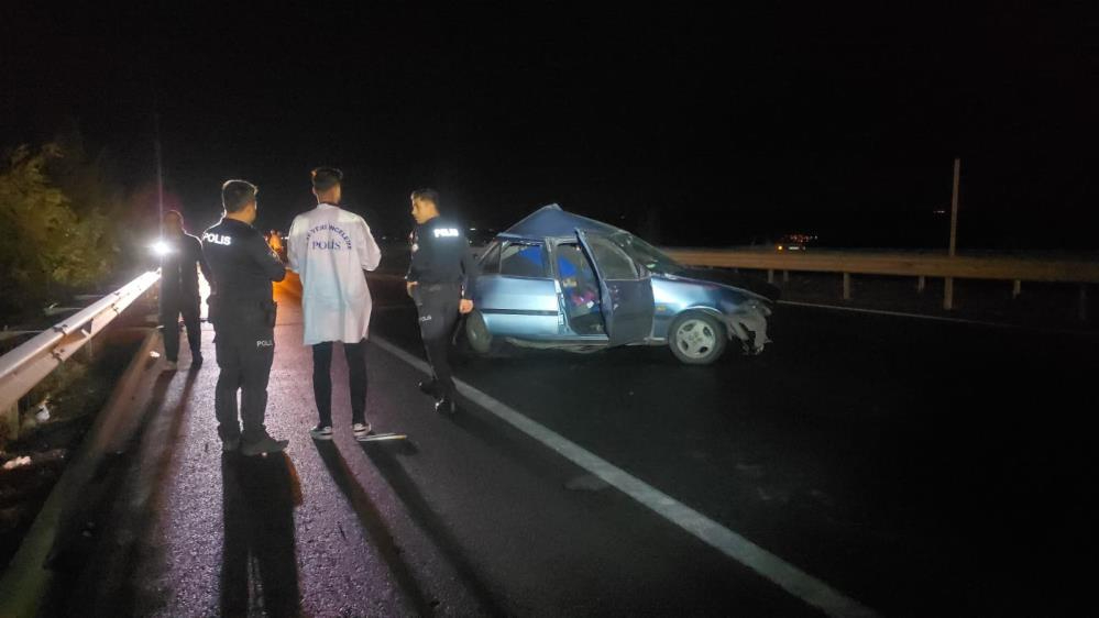 Gaziantep’te feci kaza! 2 otomobil çarpıştı,1’i ağır, 2 yaralı
