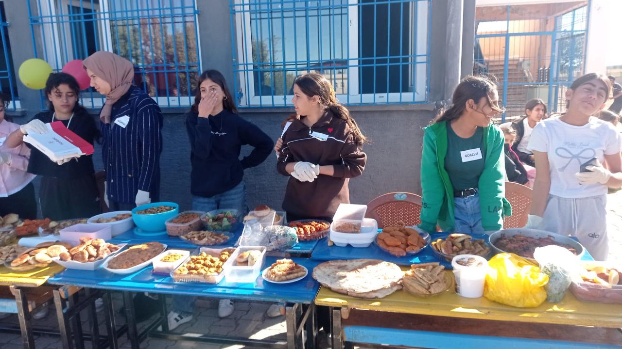 Dicle’de öğrencilerden Gazze için kermes