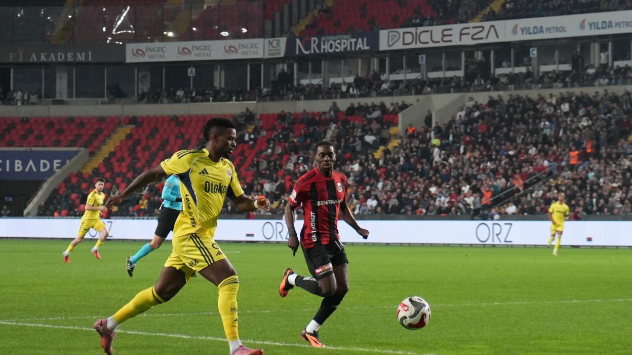 Fenerbahçe, Gaziantep FK deplasmanında erken farkı buldu: 2-0 (Maç Devam Ediyor)