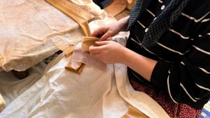 Gaziantep'te kadınların üzüm pekmezli pestil mesaisi başladı