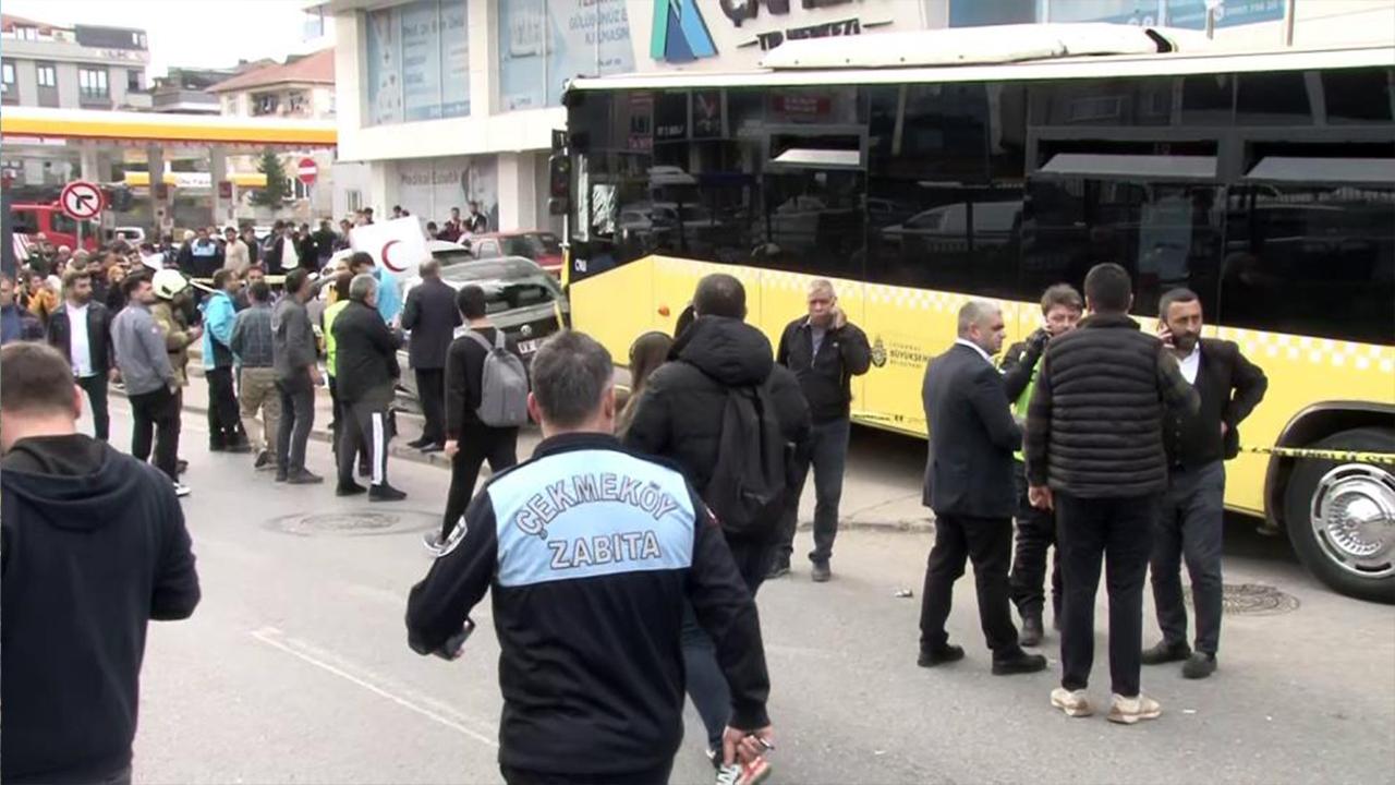 İETT otobüsü durağa daldı