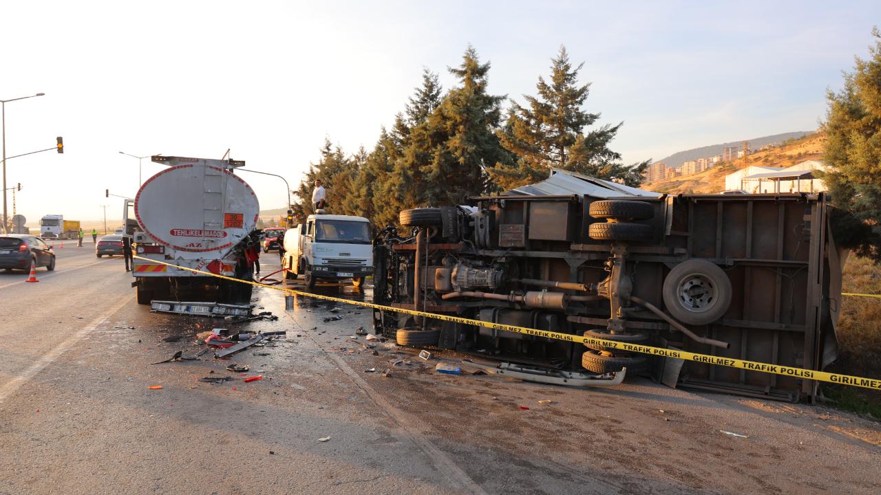 Kamyonet, Urfa plakalı tankere çarptı: Sürücü öldü