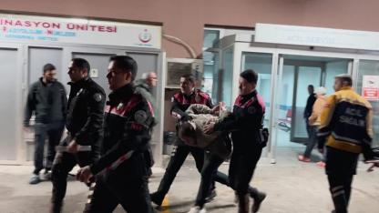 Kendisini dolandırdığını iddia ettiği arkadaşını silahla vurdu