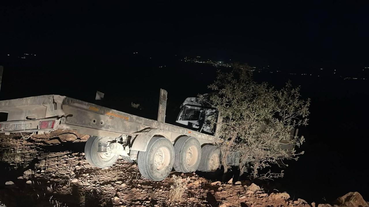 Şırnak’ta feci trafik kazası: Tır şarampole yuvarlandı, sürücü hayatını kaybetti