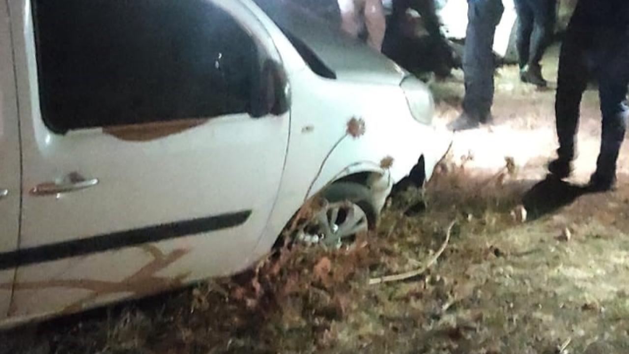 Şırnak’ta hafif ticari araç ile otomobil çarpışmamak için manevra yaptı: Araçlar tarlaya girdi