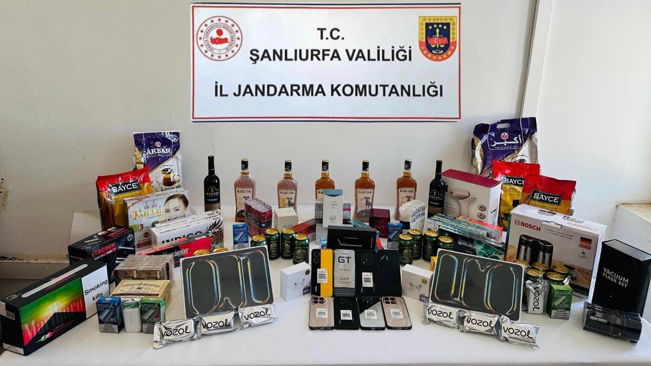 Suruç ve Viranşehir’de yapılan operasyonlarda kaçak ürünlere el koydu