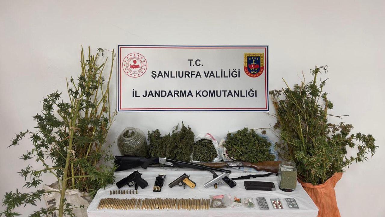Uyuşturucu ve ruhsatsız silah ele geçirildi: 3 gözaltı