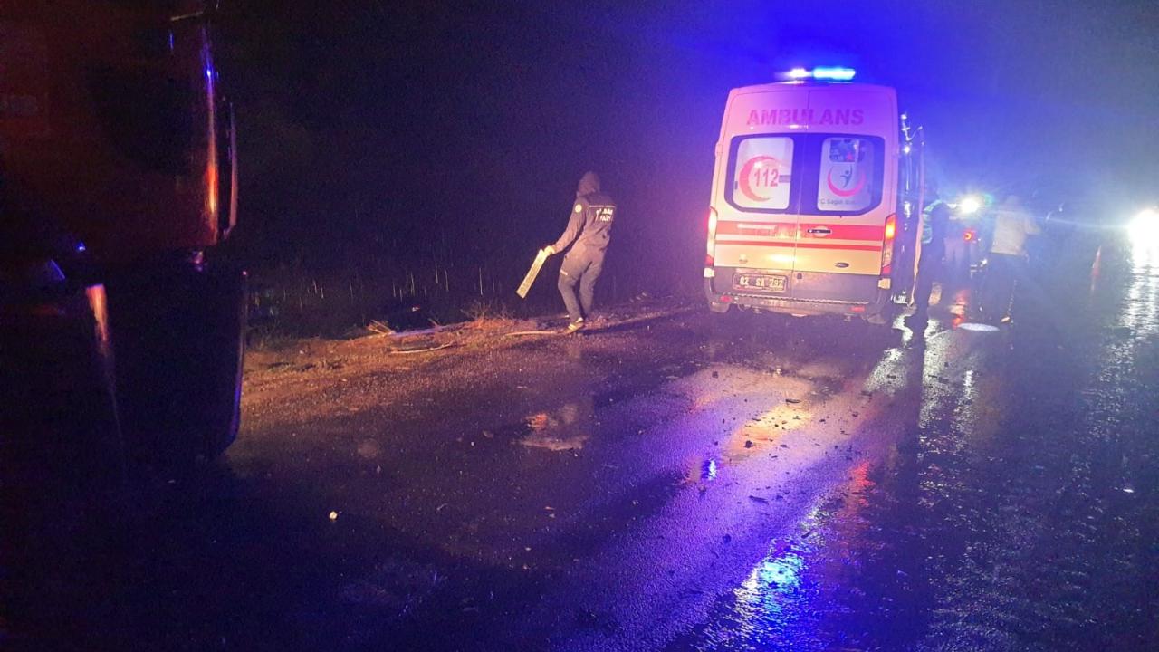 Adıyaman'da otomobil ile kamyon çarpıştı: 1’i ağır, 3 yaralı