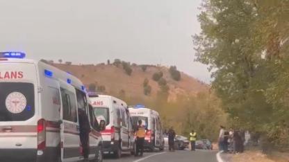 Adıyaman'da Urfa plakalı araçla otomobil çarpıştı: 10 yaralı