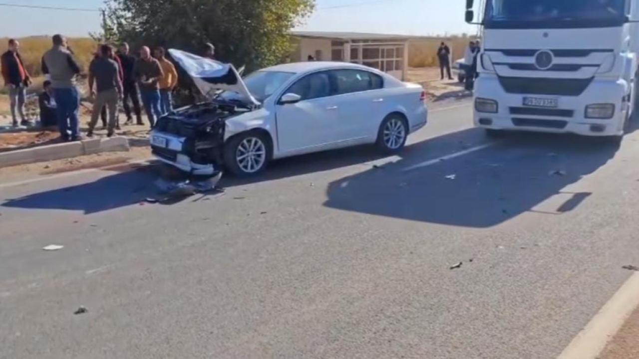 Akçakale’de otomobiller çarpıştı