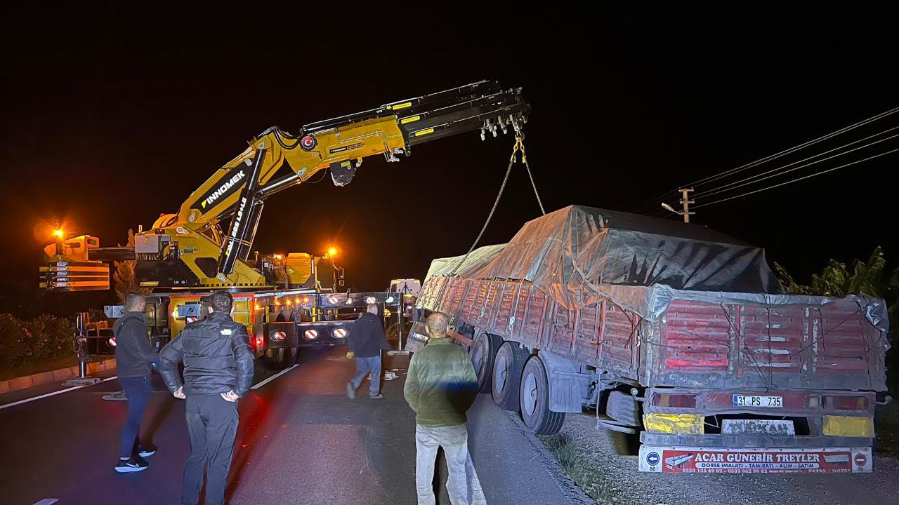 Alanya'da otobüs ile tır çarpıştı: 5 yaralı