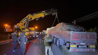 Alanya'da otobüs ile tır çarpıştı: 5 yaralı