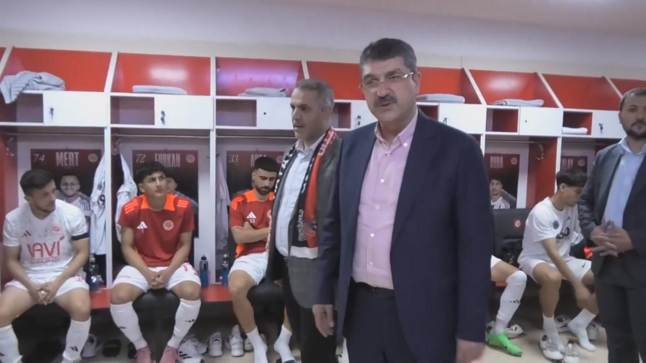 Batman milletvekili yenilgi sonrası soyunma odasına inerek Şanlıurfaspor’a dikkat çekti