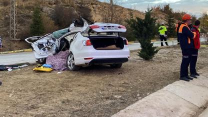 Burdur'da kavşağa aşırı hızla giren tır otomobile çarptı: 1 ölü