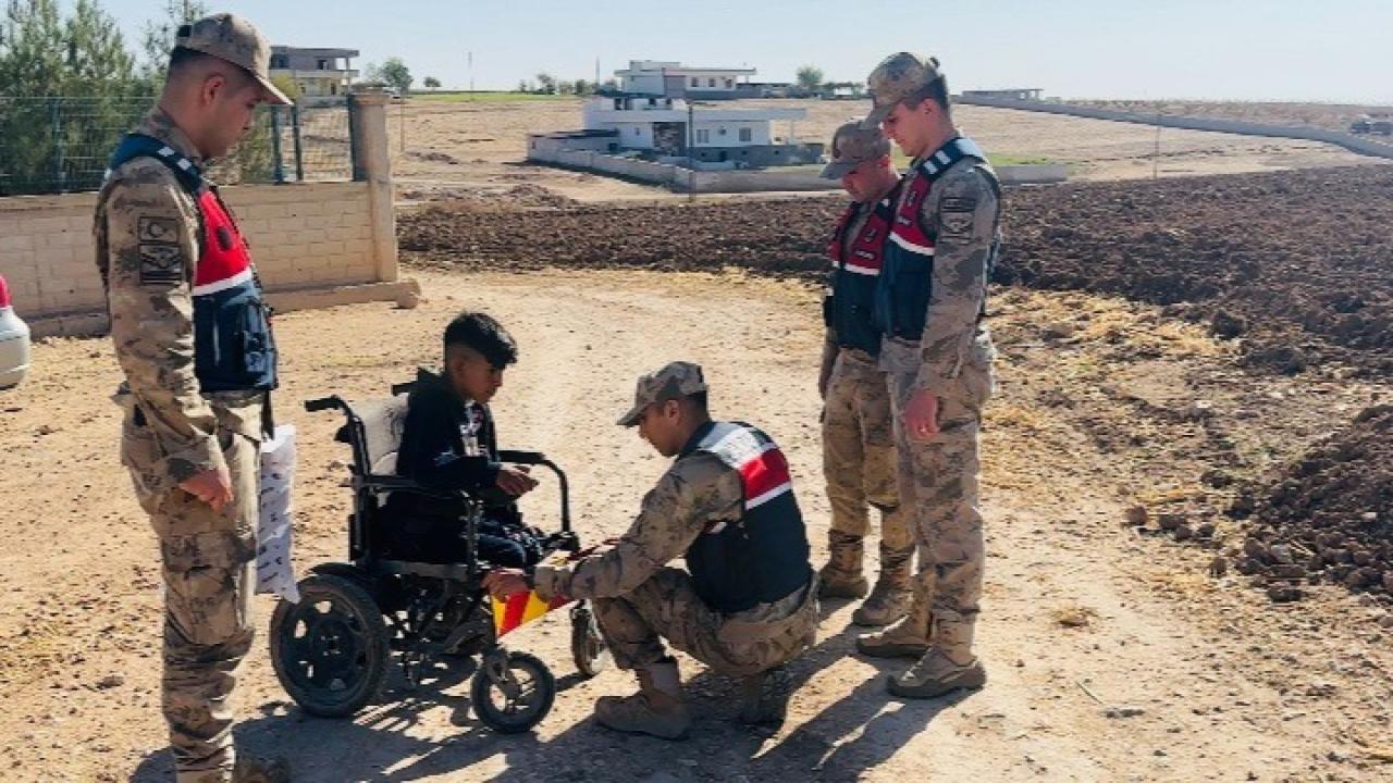 Ceylanpınar'da jandarma engelli bireyin talebini gerçekleştirdi