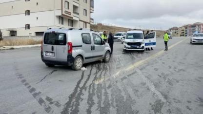 Çorum’da ekip aracı ile hafif ticari araç çarpıştı: 1 polis yaralı