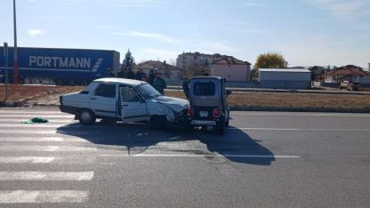 Çorum'da otomobil ile elektrikli araç çarpıştı: 3 yaralı
