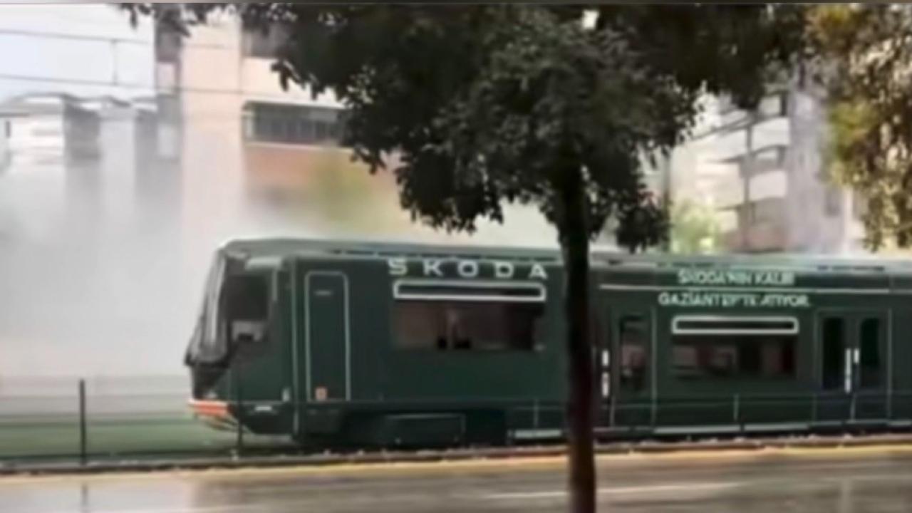 Faciadan dönüldü: Tramvaya yıldırım isabet etti