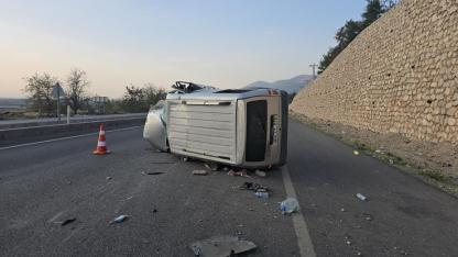 Gaziantep'de kamyonet hafif ticari araca arkadan çarptı: 4 yaralı