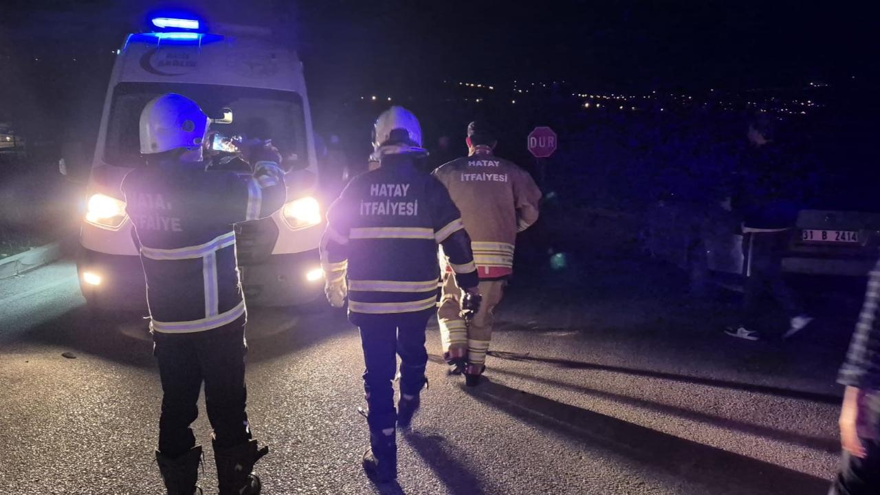 Hatay’da iki otomobil çarpıştı: 4 kişi yaralandı