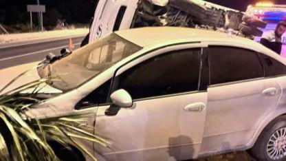 Kamyonet ile otomobil çarpıştı: 4 yaralı