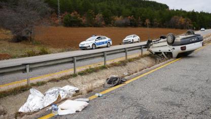 Kastamonu'da takla atan otomobil alev aldı: 2 yaralı