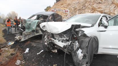 Konya'da otomobiller çarpıştı: 1 ölü, 3 yaralı
