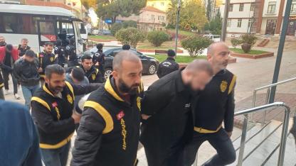 Lüks araçlar için ön ödeme vaadiyle vatandaşları dolandırdılar