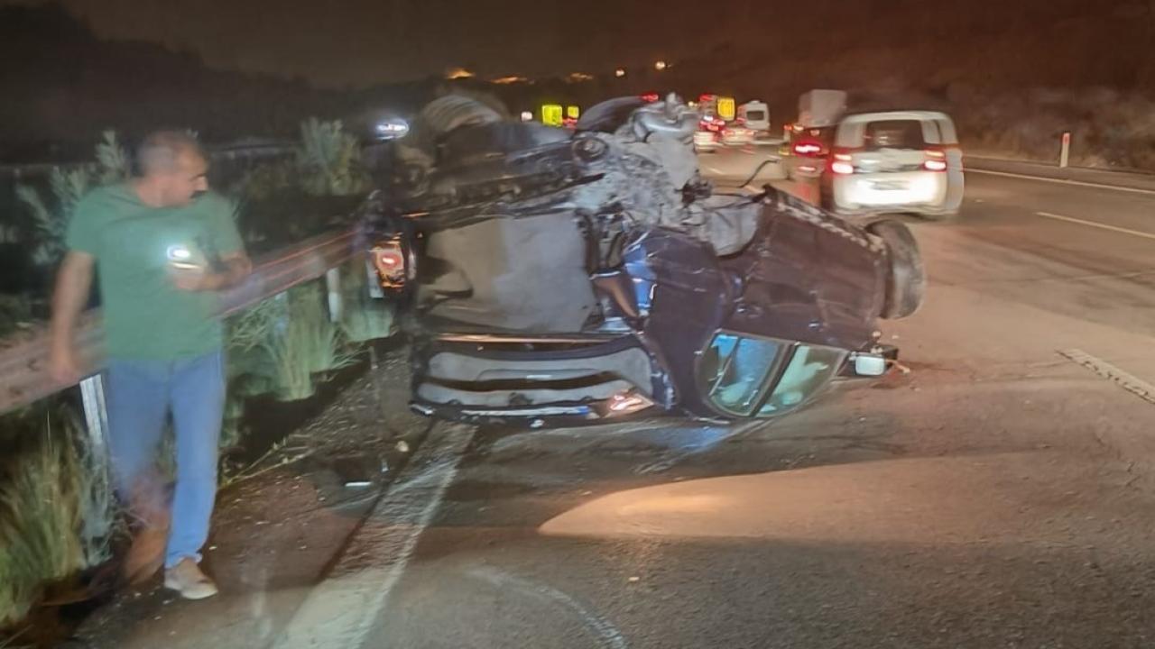 Mersin'de otomobil bariyerlere çarptı: 1 ölü
