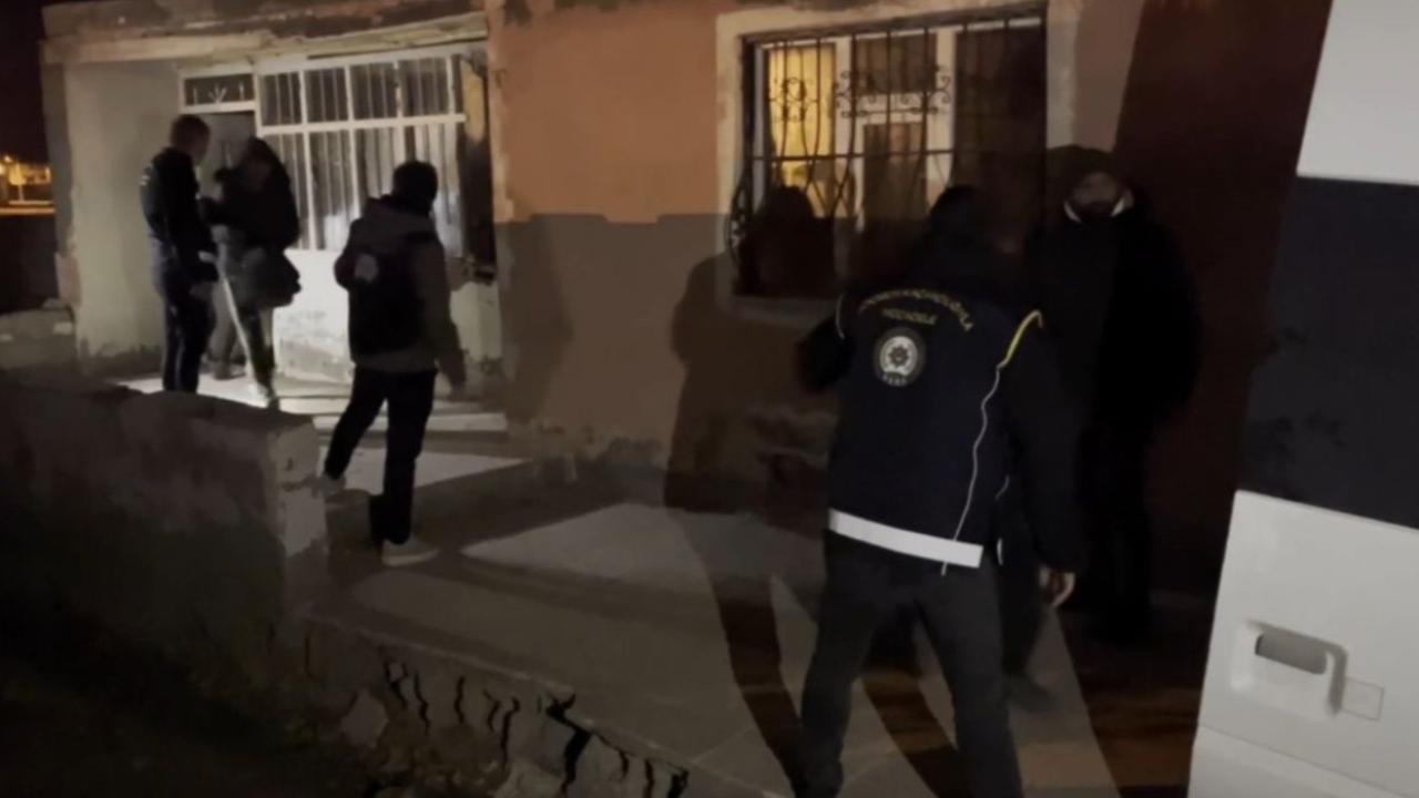 Nefes kesen operasyon: 24 düzensiz göçmen yakalandı