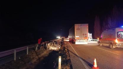 Otostopla bindiği araç mezarı oldu: 1 ölü, 2 yaralı