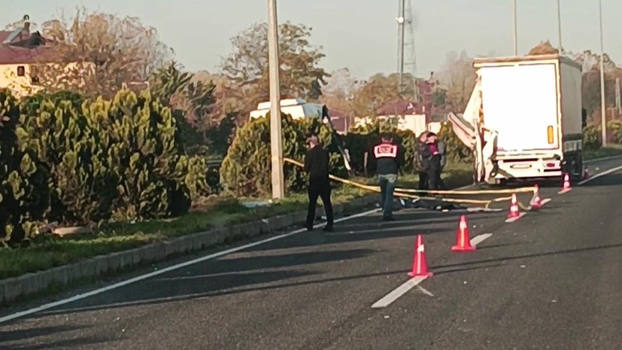 Samsun'da minibüs, tırın römorkuna çarptı: 1 ölü, 2 yaralı