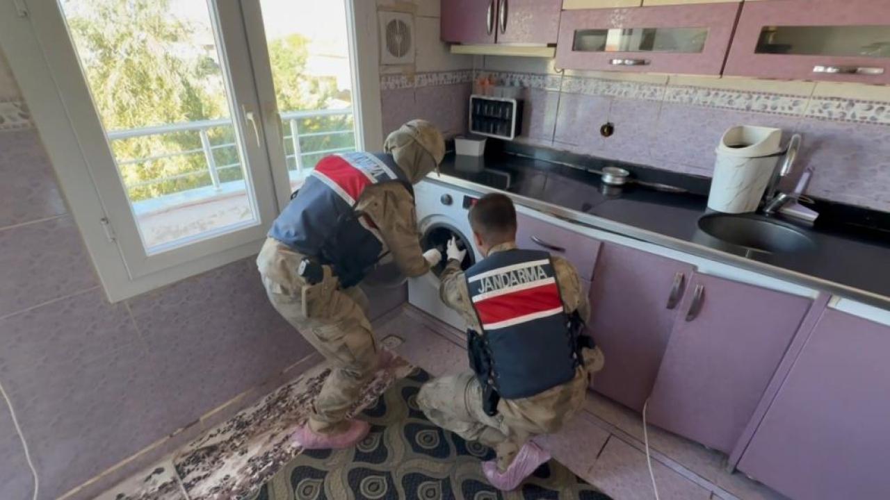 Şanlıurfa'da çamaşır makinesinin içinden silah çıktı