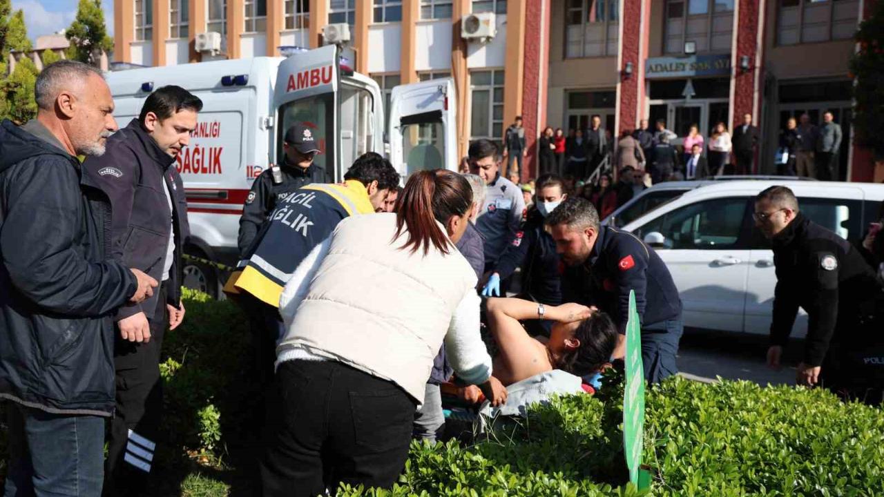 Boşanma duruşmasından çıktı, eşini bıçakladı