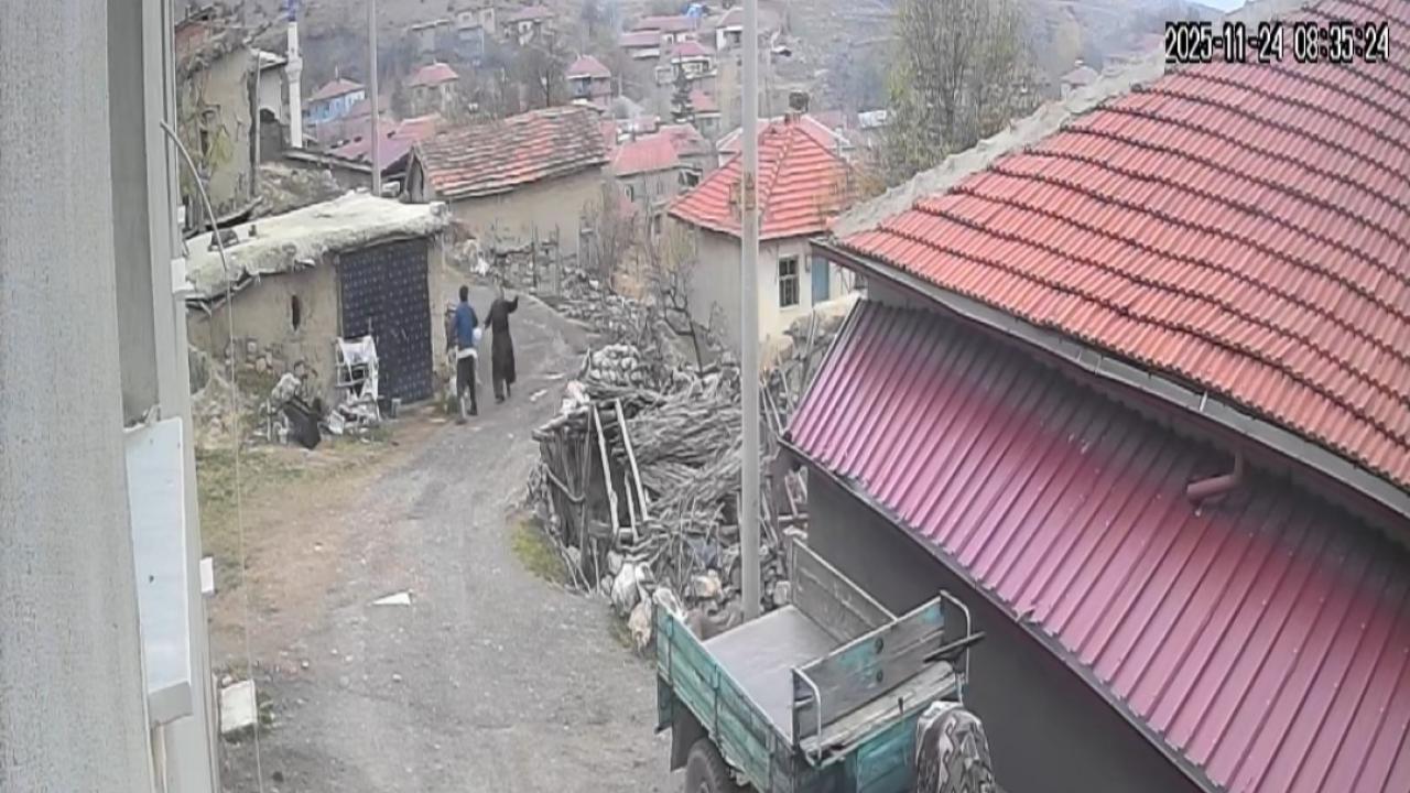 Buda bir başka erkek şiddeti: Vicdansız kocanın karısını darp ettiği anlar kamerada!