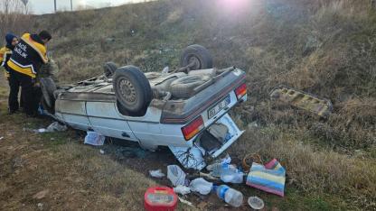 Çorum’da otomobil tarlaya uçtu: 2 yaralı