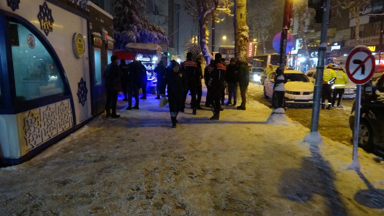 Kadınların bıçaklı kavgası kanlı bitti: 1 ölü, 1 yaralı