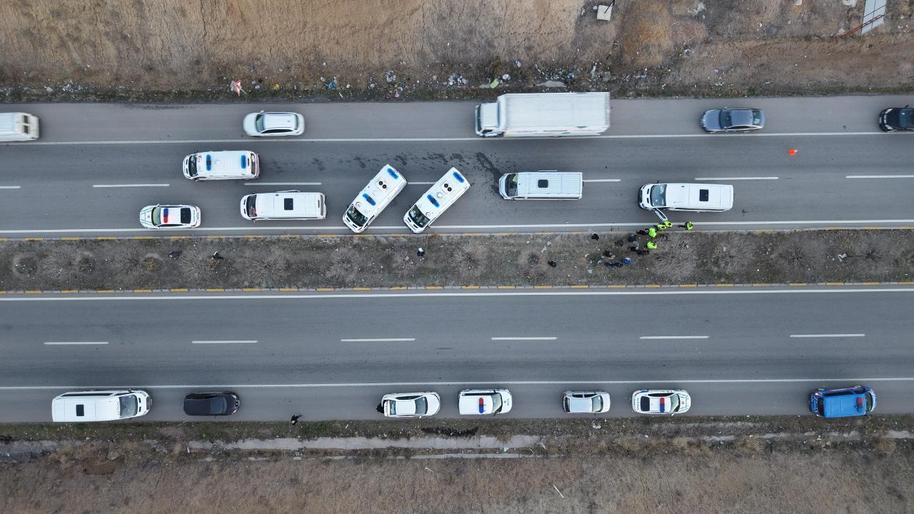Kırıkkale'de 3 servis aracı çarpıştı: 10 yaralı