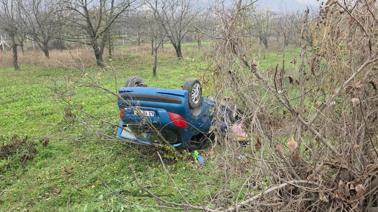 Kontrolden çıkan otomobil tarlaya uçtu: 2 yaralı