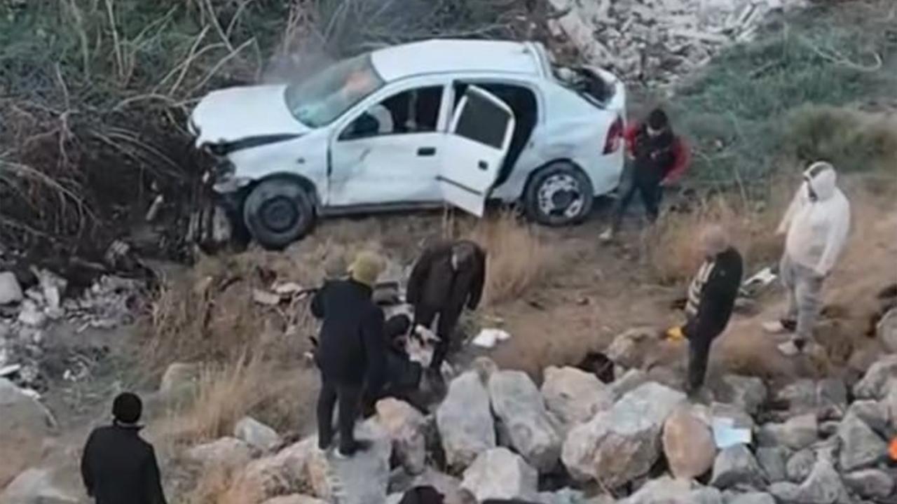 Korkunç kaza! Otomobil köprüden uçtu: 1 ölü, 2 yaralı
