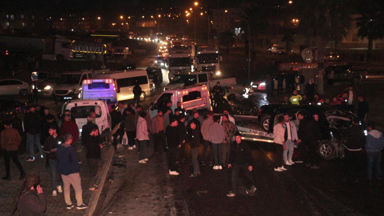 Şırnak'ta freni boşalan vinç 6 araca çarptı: 7 yaralı