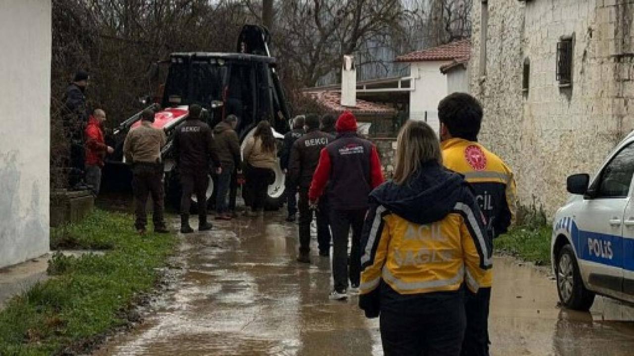 Ağaca asılı kadın cesedi bulundu