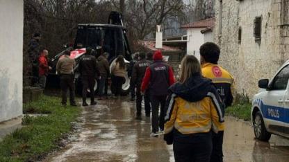 Ağaca asılı kadın cesedi bulundu