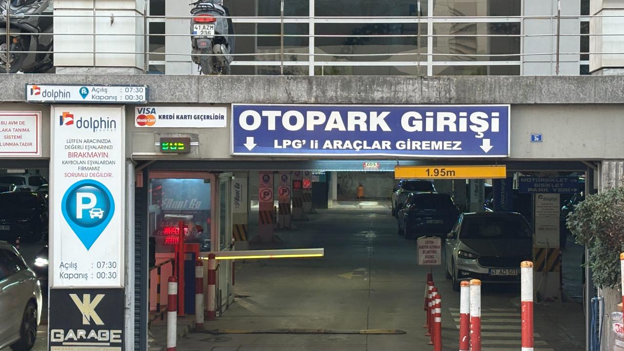 Kapalı otoparktaki şakalaşma kanlı bitti